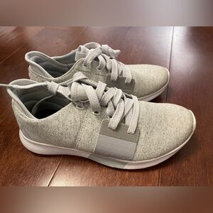 Reebok women’s shoes sneakers white gray soft size 6